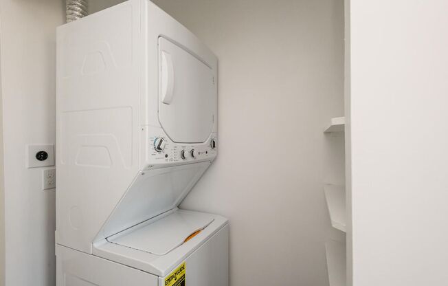 2 beds, 2 baths, $4,650, Unit 204