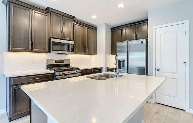 Stylish 3-Bedroom Townhome in Gated Sanford Community – Available Now!