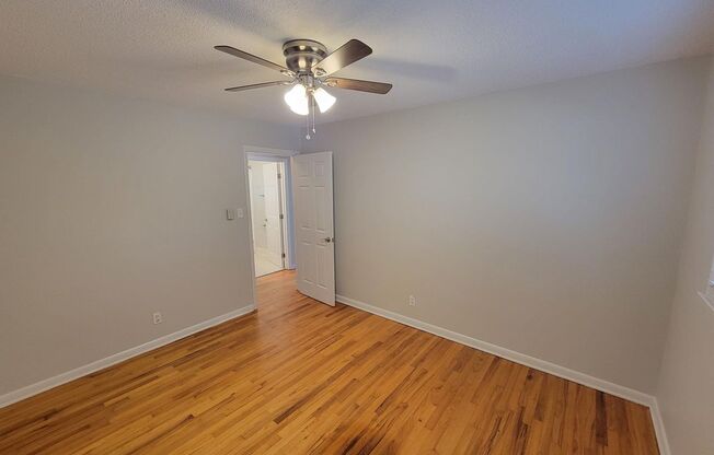 2 beds, 1 bath, $1,250, Unit 167 W Braxton Foushee St