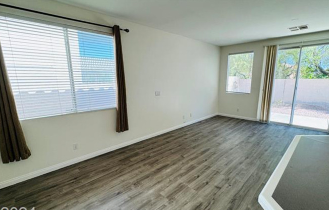 3 beds, 2 baths, $2,350