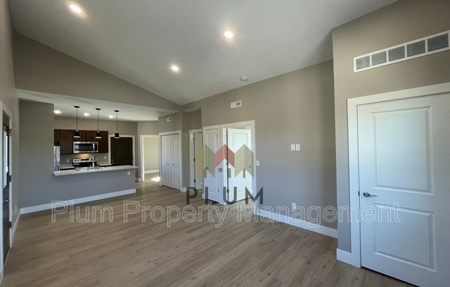 1724 S 14 ST W