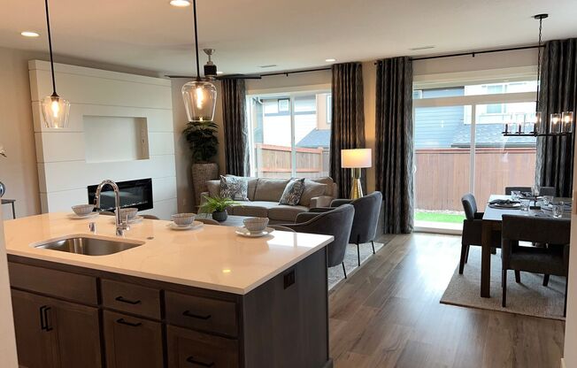 Builder Model End Unit Prairie Commons Luxury Townhome for Lease - 11913 NE 109th St