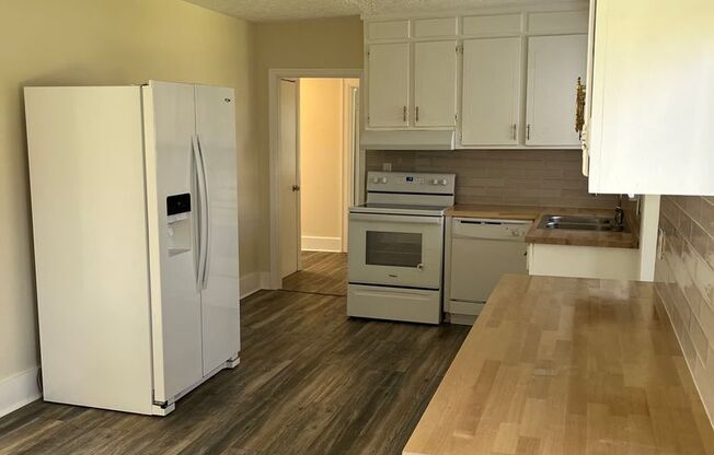 Adorable Cottage in East Nashville, Newly Renovated w 4 Bedrooms/ 2 Baths