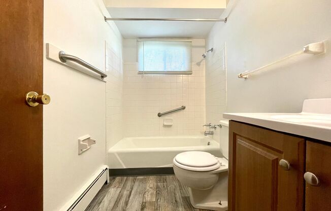 2 beds, 1 bath, $920, Unit Cambridge Apt 1-A