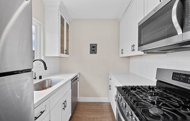 2 beds, 1 bath, 720 sqft, $2,500, Unit Unit #4