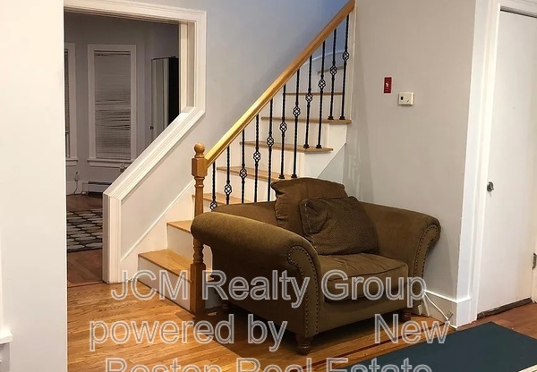 18 W ST