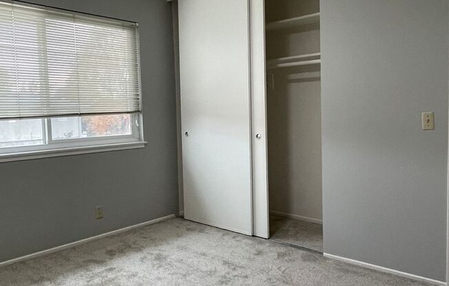 2 beds, 1 bath, $2,450, Unit 3977-2