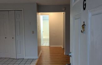 2 beds, 1 bath, $800, Unit Unit G