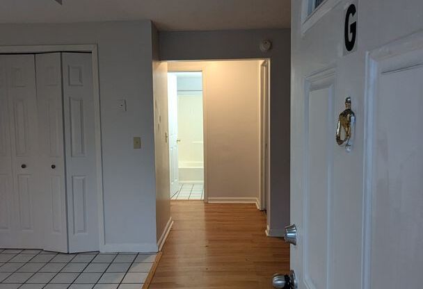 2 beds, 1 bath, $800, Unit Unit G