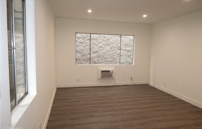 1 bed, 1 bath, 651 sqft, $2,300, Unit 2