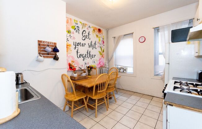 3 beds, 1 bath, $3,300, Unit Unit #16