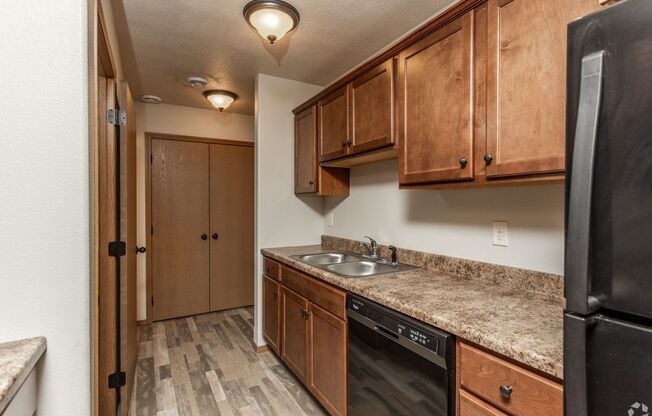 3 beds, 2.5 baths, 1,260 sqft, $1,640, Unit 6800-04