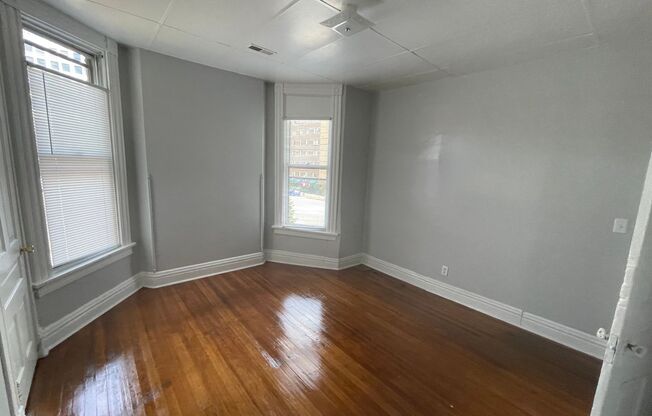 1 bed, 1 bath, $650, Unit Apt #2