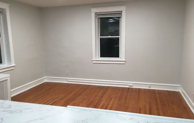 1 bed, 1 bath, $1,395, Unit 21