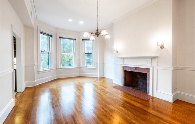 218 COMMONWEALTH AVE