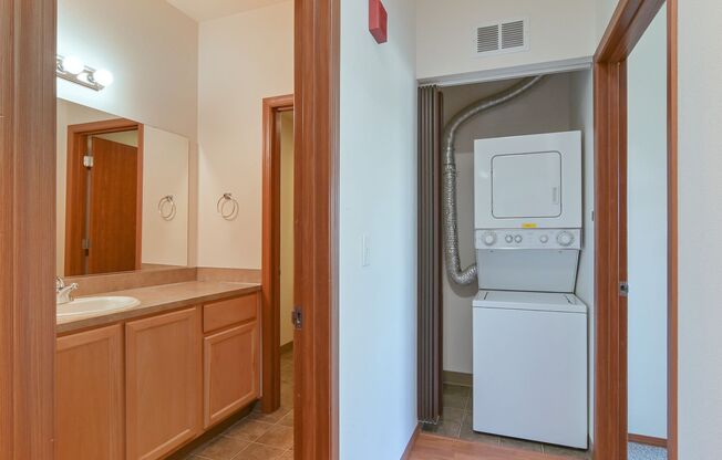 2 beds, 1 bath, $1,700, Unit 305