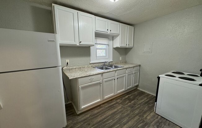 2 beds, 1 bath, 900 sqft, $795, Unit Unit 2