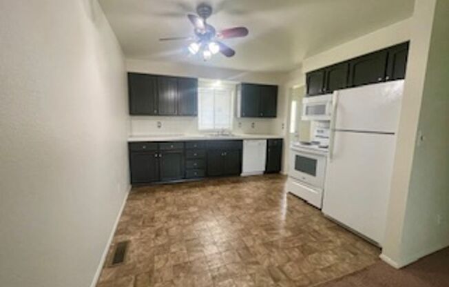 2 beds, 1 bath, 700 sqft, $1,285, Unit A