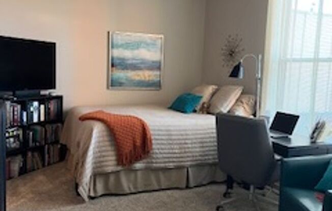 2 beds, 2 baths, 926 sqft, $1,725, Unit 212