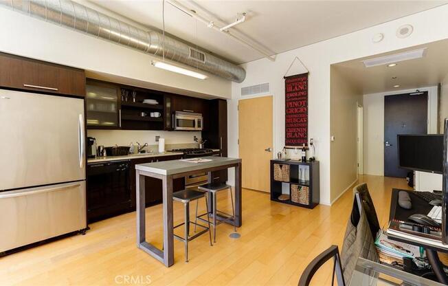 1 bed, 1 bath, 700 sqft, $2,750, Unit 1213
