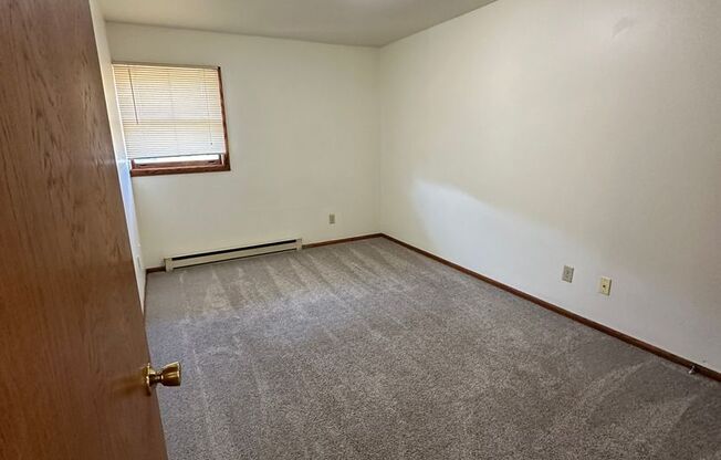 2 beds, 1 bath, $795, Unit Unit 07