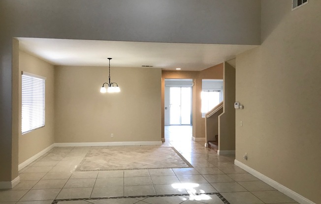 Nice House 5 beds 3.5 bath for lease in Eastvale
