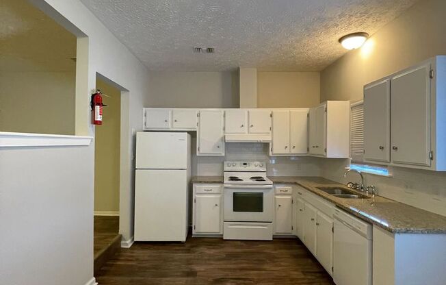 2 beds, 1 bath, $1,025