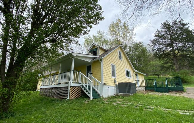 Spacious 3 Bedrooms Located in Hermitage / Private Wooded Backyard / Covered Front Porch / Stainless Steel Appliances