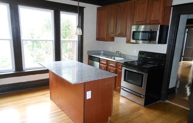 2 beds, 1 bath, $1,395, Unit 4048 Cleveland Apt 2W