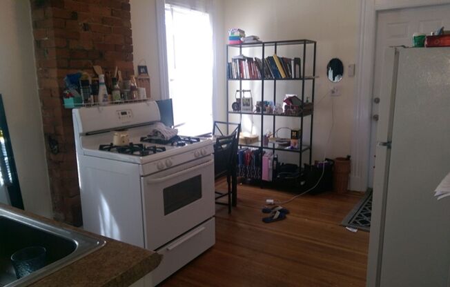 Spacious 1BR Apartment – Steps from Yale & Downtown!