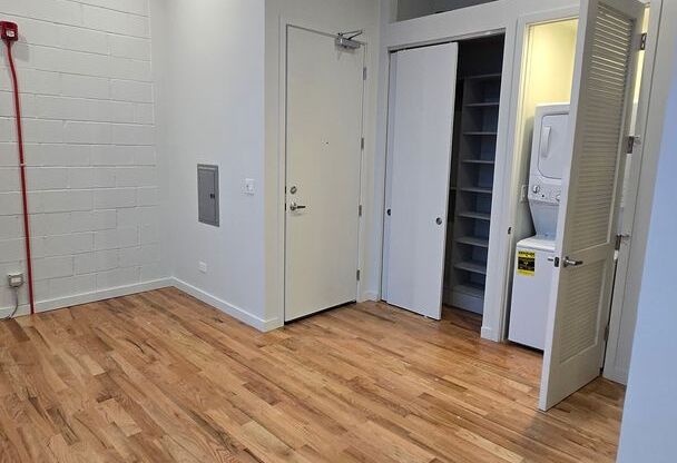 ARO- Affordable 1 Bedroom Apartment Brand New 1 Bed in Wicker Park. 12' Ceilings. Huge Windows, Elevator Building. Roof Deck. Free Internet.