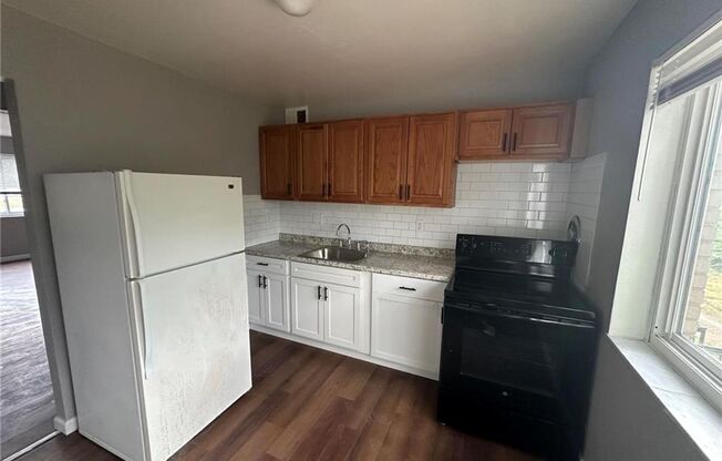 2 beds, 1 bath, 880 sqft, $900