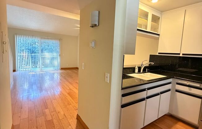 Orangetree: Upper 1 Bedroom 1 Bath Condo With Loft,