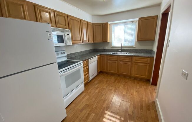 Simply Adorable Two Bedroom Apartment right near Denver University