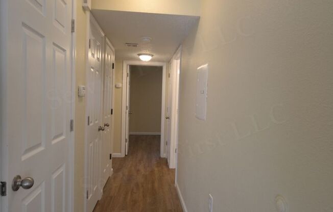 3 beds, 1 bath, 850 sqft, $795, Unit 09