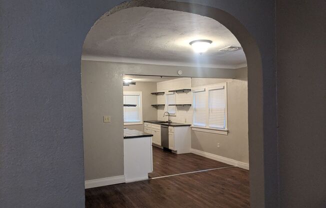 2 beds, 1 bath, $1,200