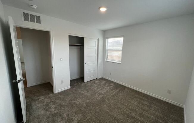 4 beds, 2.5 baths, $1,995, Unit 1