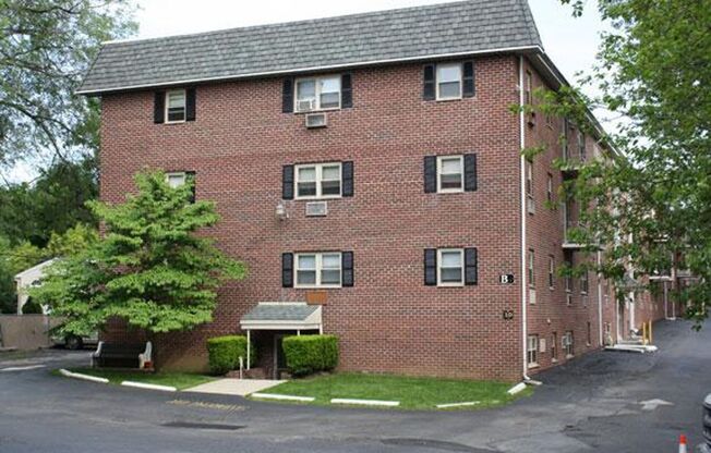 Studio, 1 bath, 325 sqft, $995, Unit C305