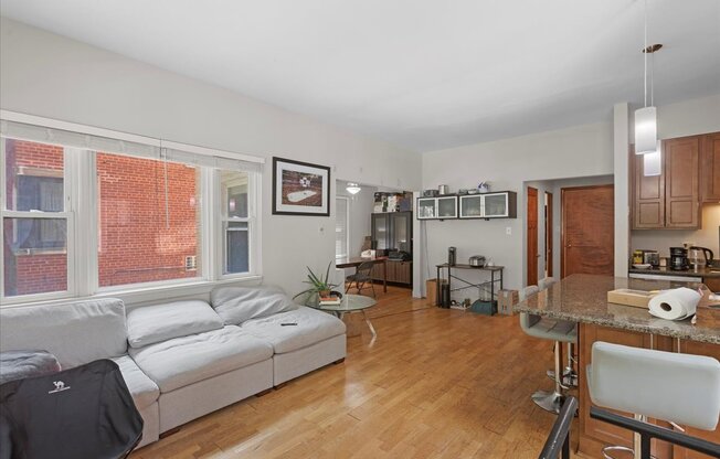 429 W Wellington Ave