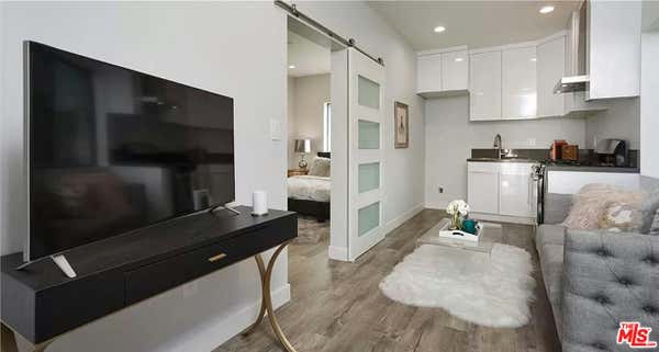 1 bed, 1 bath, 364 sqft, $1,900