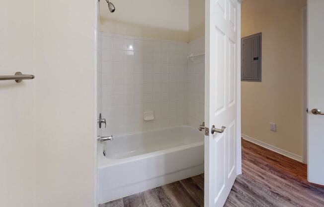 Bathroom With Bathtub at The Arbor Walk Apartments, Tampa, FL