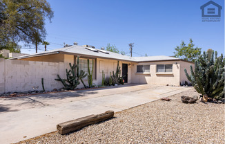 3Bed/2Bath House at 19th Ave/Camelback! Ready for Immediate Move-In! -- NO HOA! CORNER LOT!