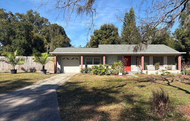 Charming 2 Bedroom Home on a Spacious Corner Lot — Orlando, FL
