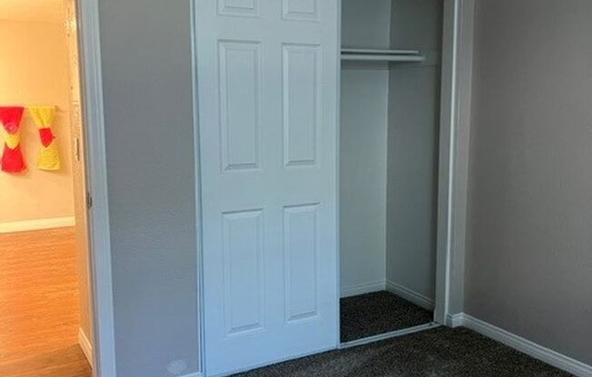 2 beds, 1 bath, 900 sqft, $3,075, Unit E121