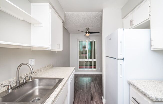2 beds, 1 bath, 880 sqft, $1,595