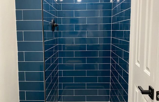 1 bed, 1 bath, 750 sqft, $1,695, Unit B01