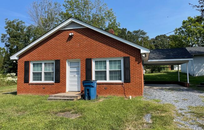 2 BED, 1 BATH HOME LOCATED IN RAMSEUR- $1000 MONTH, $1000 DEPOSIT!!