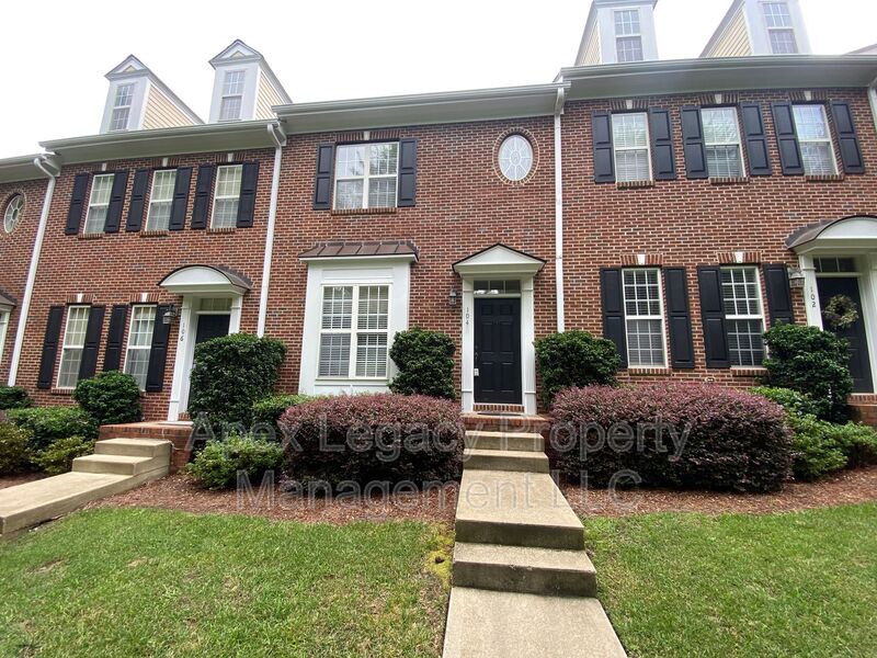 104 W SAVANNAH RDG RD