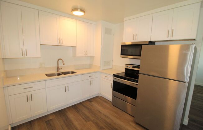 2 beds, 1 bath, $2,400, Unit 1 College Drive