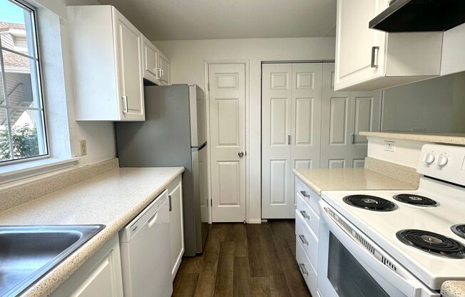 3 beds, 2 baths, 1,098 sqft, $2,090, Unit U102